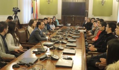 2 March 2015 National Assembly Deputy Speaker Prof. Dr Vladimir Marinkovic in meeting with the students of the Faculty of Economics